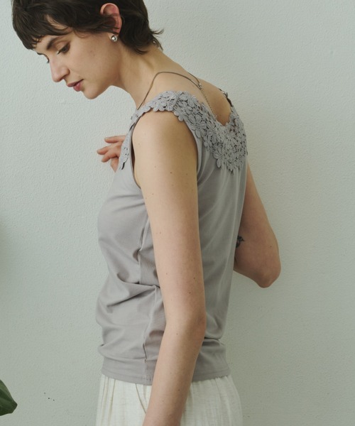 Plumel(プルメル)の「Round Lace Neck Tank Top / ラウンドレースネックタンクトップ(Tシャツ/カットソー・レディース・ブラック/グレー/オフホワイト・MEDIUM)」の5枚目の写真