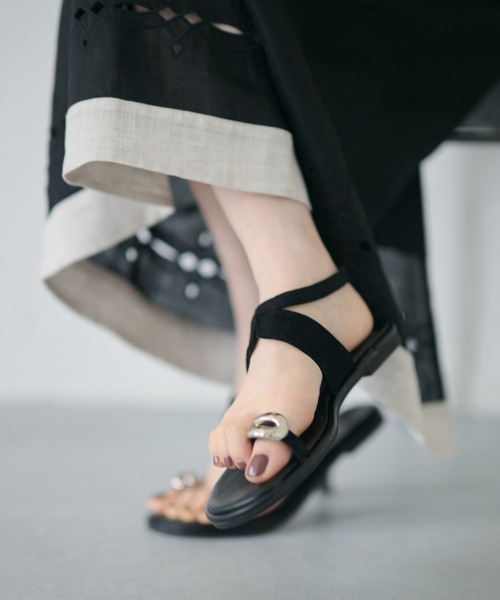 LAULEN(ローレン)の「silver motif thong sandals /シルバーモチーフトングサンダル(サンダル・レディース・キャメル/ブラック・23cm/24cm/24.5cm)」の5枚目の写真