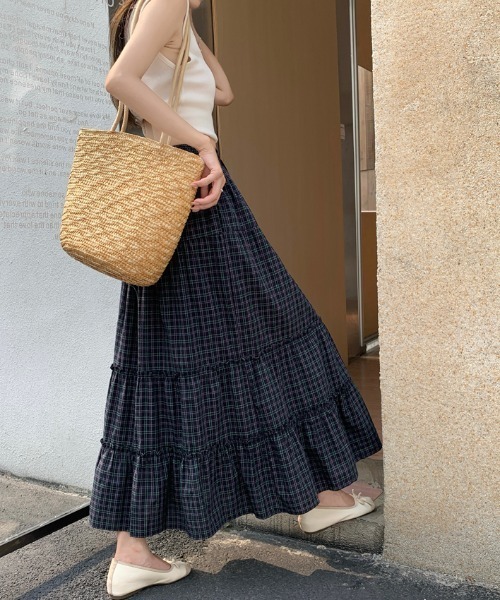 AMAJI(アマジ)の「チェック柄 切替 ティアード Aライン ロング丈 スカート(スカート・レディース・ネイビー・LARGE/MEDIUM/SMALL)」の3枚目の写真