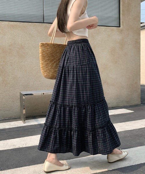 AMAJI(アマジ)の「チェック柄 切替 ティアード Aライン ロング丈 スカート(スカート・レディース・ネイビー・LARGE/MEDIUM/SMALL)」の4枚目の写真