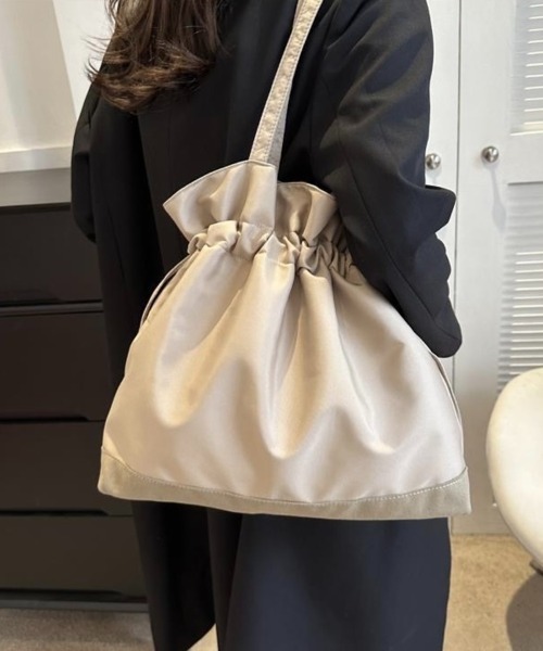 Beststore(ベストストア)の「大人可愛い 2way 巾着トートバッグ A4収納可 軽量 マザーズバッグ(トートバッグ・レディース・イエロー/オフホワイト/ブラック/ベージュ・FREE)」の11枚目の写真