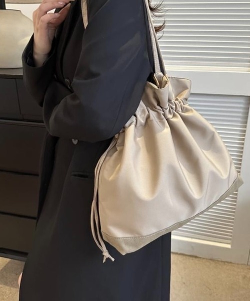 Beststore(ベストストア)の「大人可愛い 2way 巾着トートバッグ A4収納可 軽量 マザーズバッグ(トートバッグ・レディース・イエロー/オフホワイト/ブラック/ベージュ・FREE)」の10枚目の写真