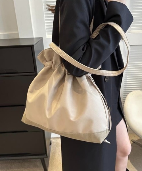 Beststore(ベストストア)の「大人可愛い 2way 巾着トートバッグ A4収納可 軽量 マザーズバッグ(トートバッグ・レディース・イエロー/オフホワイト/ブラック/ベージュ・FREE)」の9枚目の写真