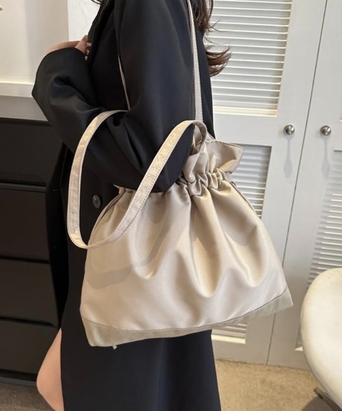 Beststore(ベストストア)の「大人可愛い 2way 巾着トートバッグ A4収納可 軽量 マザーズバッグ(トートバッグ・レディース・イエロー/オフホワイト/ブラック/ベージュ・FREE)」の8枚目の写真