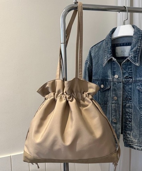 Beststore(ベストストア)の「大人可愛い 2way 巾着トートバッグ A4収納可 軽量 マザーズバッグ(トートバッグ・レディース・イエロー/オフホワイト/ブラック/ベージュ・FREE)」の18枚目の写真