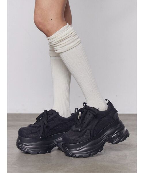 EMODA(エモダ)の「エアバルキーカットオフスニーカー(スニーカー・レディース・ブラック・LARGE/MEDIUM/SMALL)」の2枚目の写真