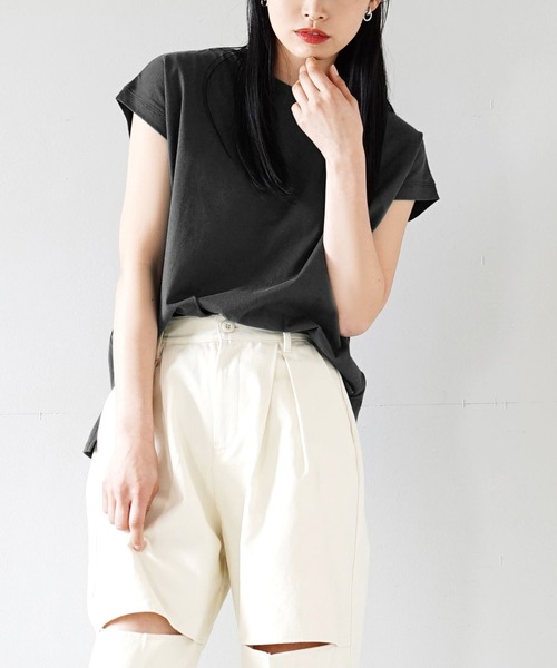 zootie（ズーティー）の「汗しみない Tシャツ［フレンチスリーブ］（Tシャツ/カットソー・レディース・ブラック/ライトカーキ/アイボリー/イエロー系その他/杢グレー/ダークカーキ/グレイッシュブルー/ライトオレンジ系/ネイビー・M-L）」の3枚目の写真