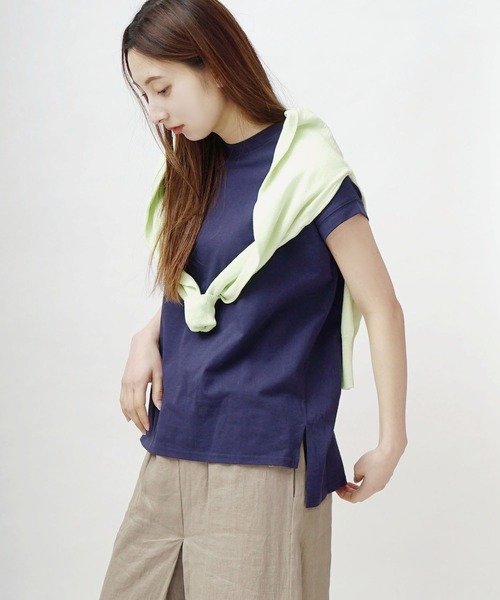 zootie（ズーティー）の「汗しみない Tシャツ［フレンチスリーブ］（Tシャツ/カットソー・レディース・ブラック/ライトカーキ/アイボリー/イエロー系その他/杢グレー/ダークカーキ/グレイッシュブルー/ライトオレンジ系/ネイビー・M-L）」の11枚目の写真