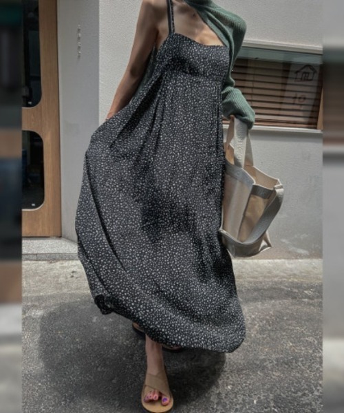 YUGA(ユーガ)の「YUGA_YGMC Korean-style Small floral print camisole dress(ワンピース・レディース・ブラック/グリーン・FREE)」の1枚目の写真