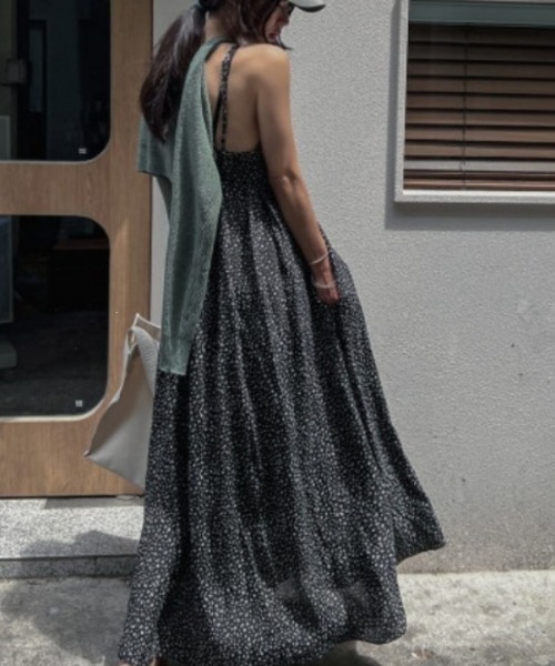 YUGA(ユーガ)の「YUGA_YGMC Korean-style Small floral print camisole dress(ワンピース・レディース・ブラック/グリーン・FREE)」の5枚目の写真