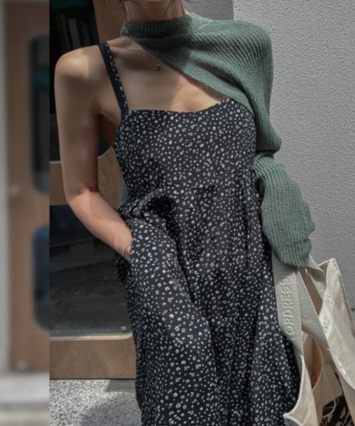 YUGA(ユーガ)の「YUGA_YGMC Korean-style Small floral print camisole dress(ワンピース・レディース・ブラック/グリーン・FREE)」の6枚目の写真