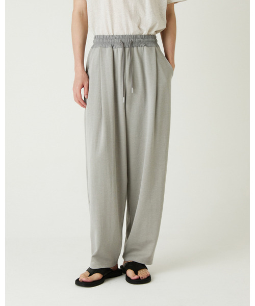 THEENDQUESTION(ジエンドクエスチョン)の「Relax tuck pants / GRAY(その他パンツ・レディース・その他・FREE)」の6枚目の写真