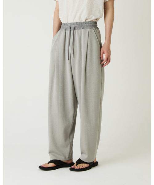 THEENDQUESTION(ジエンドクエスチョン)の「Relax tuck pants / GRAY(その他パンツ・レディース・その他・FREE)」の7枚目の写真