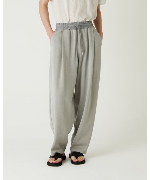 THEENDQUESTION(ジエンドクエスチョン)の「Relax tuck pants / GRAY(その他パンツ・レディース・その他・FREE)」の9枚目の写真