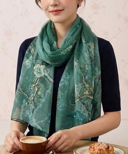 Pittok(ピットク)の「水彩風花柄シフォンロングスカーフ(バンダナ/スカーフ・レディース・ホワイト/ピンク/グリーン/ライトグリーン・ONE SIZE)」の11枚目の写真