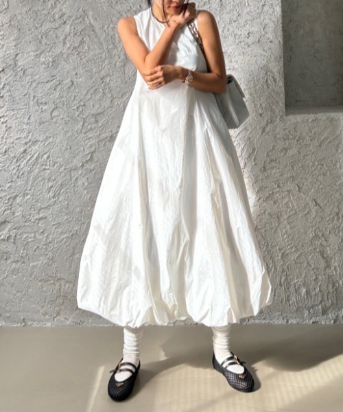 Aelina(エリナ)の「ノースリーブワンピース(ワンピース・レディース・ブラック/ホワイト・FREE)」の6枚目の写真