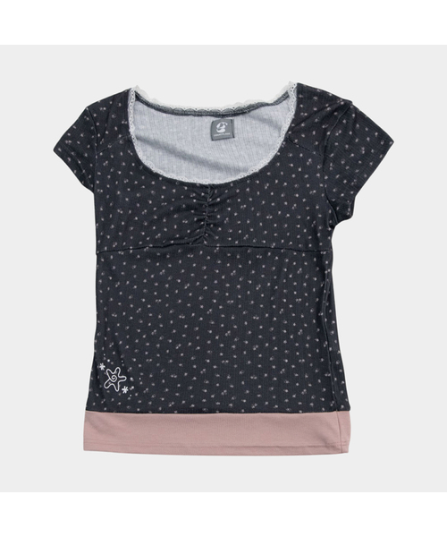 SOME PLACE(サムプレイス)の「フラワーレースネックシャーリングポイントスターボトムグラフィックセミクロップ半袖Tシャツ_2COLOR(Tシャツ/カットソー・レディース・ホワイト/ブラック・FREE)」の2枚目の写真