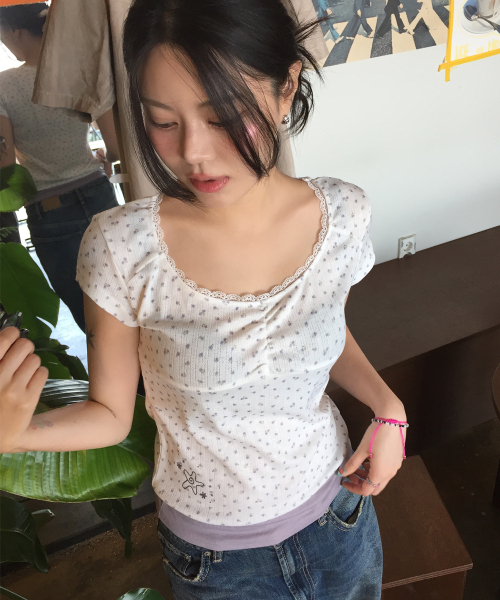 SOME PLACE(サムプレイス)の「フラワーレースネックシャーリングポイントスターボトムグラフィックセミクロップ半袖Tシャツ_2COLOR(Tシャツ/カットソー・レディース・ホワイト/ブラック・FREE)」の8枚目の写真