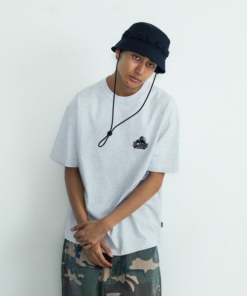 XLARGE(エクストララージ)の「EMBROIDERED SLANTED OG S/S TEE(Tシャツ/カットソー・メンズ・ブラック/ホワイト/アッシュ/パープル・XL/L/M/XXL/S/XS)」の3枚目の写真