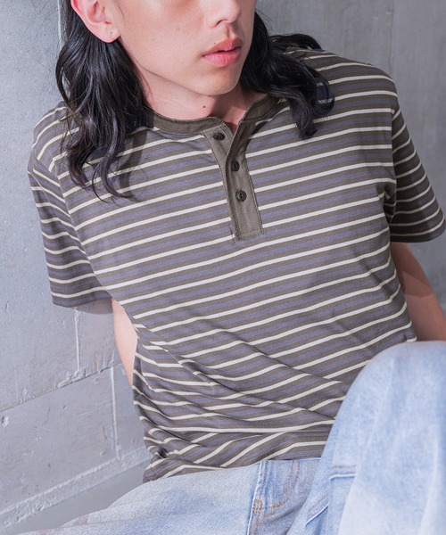 MDR（エムディアール）の「マルチボーダー ヘンリーネック半袖Tシャツ（Tシャツ/カットソー・メンズ・ブラウン/杢グレー・M/L）」の2枚目の写真