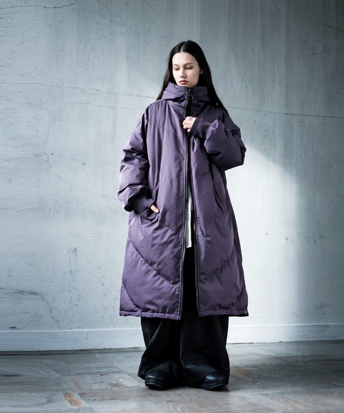 antiqua(アンティカ)の「フード付き 2WAY 撥水 中綿 コクーンコート(その他アウター・レディース・ブラック/ダークパープル・ONESIZE)」の5枚目の写真