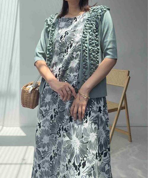 AS KNOW AS plus（アズノゥアズプラス）の「〇【接触冷感・UVカット】インド 総柄バサリとゆったり ノースリーブワンピース（ワンピース・レディース・ホワイト系/ブルー系/ホワイト系1・FREE）」の18枚目の写真