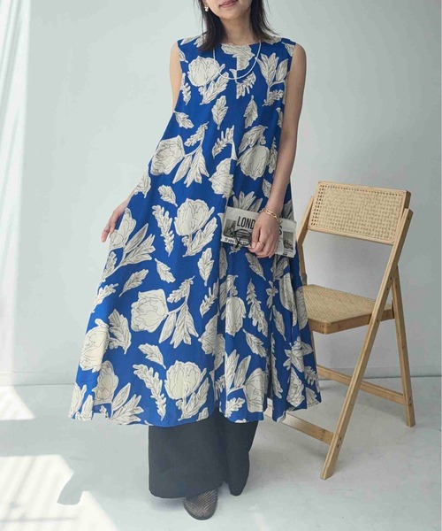 AS KNOW AS plus（アズノゥアズプラス）の「〇【接触冷感・UVカット】インド 総柄バサリとゆったり ノースリーブワンピース（ワンピース・レディース・ホワイト系/ブルー系/ホワイト系1・FREE）」の4枚目の写真
