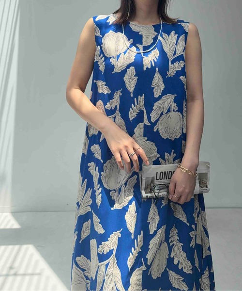 AS KNOW AS plus（アズノゥアズプラス）の「〇【接触冷感・UVカット】インド 総柄バサリとゆったり ノースリーブワンピース（ワンピース・レディース・ホワイト系/ブルー系/ホワイト系1・FREE）」の8枚目の写真