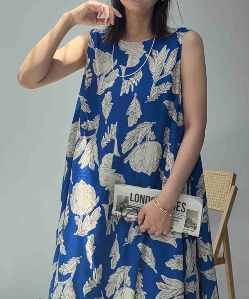 AS KNOW AS plus（アズノゥアズプラス）の「〇【接触冷感・UVカット】インド 総柄バサリとゆったり ノースリーブワンピース（ワンピース・レディース・ホワイト系/ブルー系/ホワイト系1・FREE）」の9枚目の写真