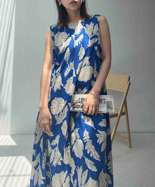 AS KNOW AS plus（アズノゥアズプラス）の「〇【接触冷感・UVカット】インド 総柄バサリとゆったり ノースリーブワンピース（ワンピース・レディース・ホワイト系/ブルー系/ホワイト系1・FREE）」の10枚目の写真