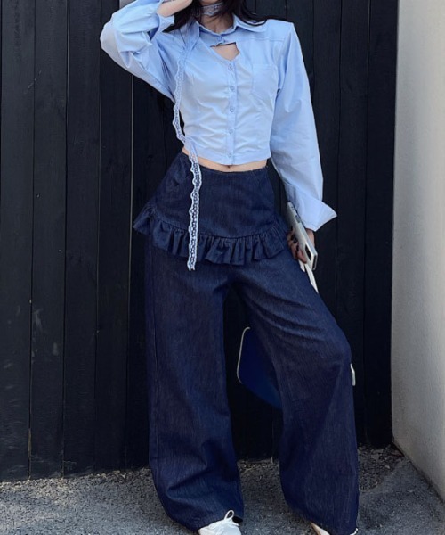 &soiree(アンドソワレ)の「裾フリルスカート付きデニムワイドパンツ(デニムパンツ・レディース・インディゴブルー・SMALL/MEDIUM/LARGE)」の2枚目の写真