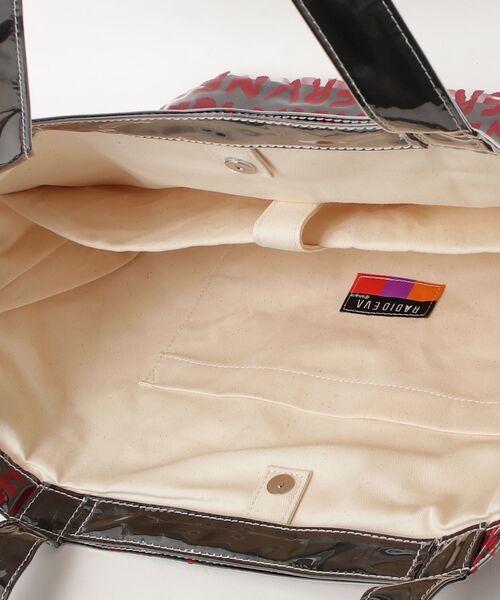 RADIO EVA(ラヂオエヴァ)の「RADIO EVA A339 RADIO EVA × IKUMI KAKIHARA SHOPPING TOTE BAG by nana-nana(トートバッグ・レディース・ブラック×レッド・FREE)」の8枚目の写真