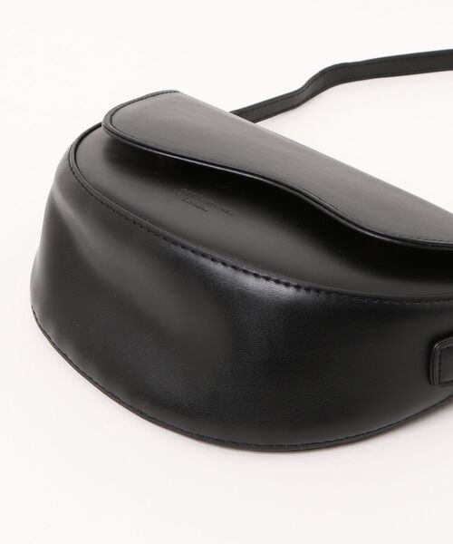 VIBGYOR(ヴィブジョー)の「LESRIRE/ 波型フラップ太ショルダー2WAYショルダーバッグ L9387(ショルダーバッグ・レディース・ブラック/ホワイト/ブラウン・FREE)」の18枚目の写真