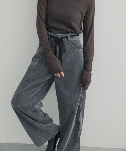 URBAN RESEARCH DOORS(アーバンリサーチドアーズ)の「ウォッシュドコーデュロイパンツ(その他パンツ・レディース・アイボリー/チャコールグレー・MEDIUM/SMALL)」の2枚目の写真