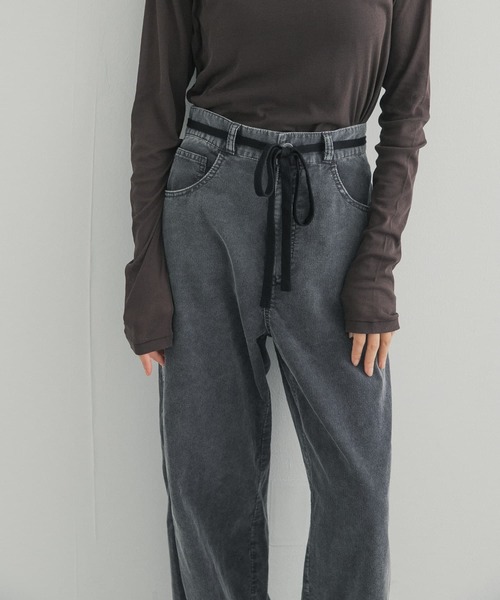 URBAN RESEARCH DOORS(アーバンリサーチドアーズ)の「ウォッシュドコーデュロイパンツ(その他パンツ・レディース・アイボリー/チャコールグレー・MEDIUM/SMALL)」の16枚目の写真