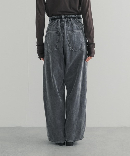 URBAN RESEARCH DOORS(アーバンリサーチドアーズ)の「ウォッシュドコーデュロイパンツ(その他パンツ・レディース・アイボリー/チャコールグレー・MEDIUM/SMALL)」の13枚目の写真