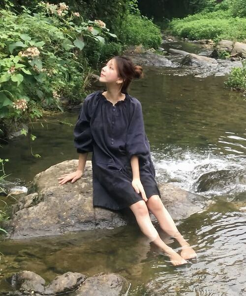 SINOON(シヌーン)の「Romantic Shirring Mini Dress (Navy)(ワンピース・レディース・ネイビー・FREE)」の5枚目の写真