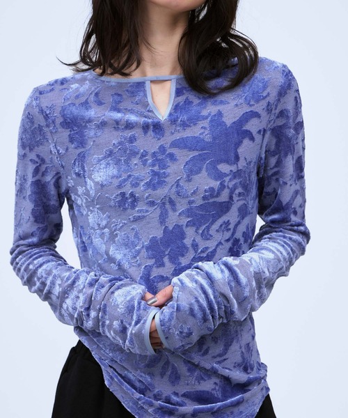 THINGS THAT MATTER(シングス ザット マター)の「VELOUR JACQUARD TOPS / ベロアジャカードトップス(Tシャツ/カットソー・レディース・ブルー/ブラック・FREE)」の1枚目の写真