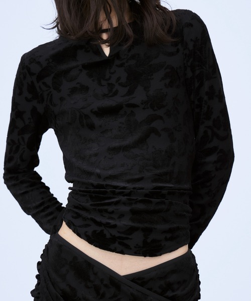 THINGS THAT MATTER(シングス ザット マター)の「VELOUR JACQUARD TOPS / ベロアジャカードトップス(Tシャツ/カットソー・レディース・ブルー/ブラック・FREE)」の2枚目の写真