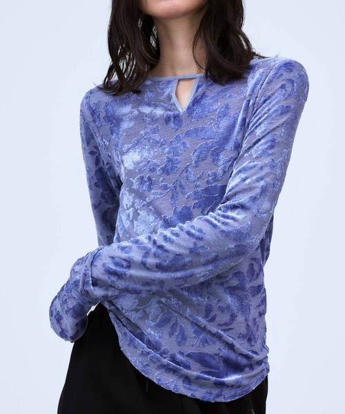 THINGS THAT MATTER(シングス ザット マター)の「VELOUR JACQUARD TOPS / ベロアジャカードトップス(Tシャツ/カットソー・レディース・ブルー/ブラック・FREE)」の5枚目の写真