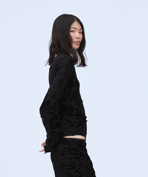 THINGS THAT MATTER(シングス ザット マター)の「VELOUR JACQUARD TOPS / ベロアジャカードトップス(Tシャツ/カットソー・レディース・ブルー/ブラック・FREE)」の17枚目の写真