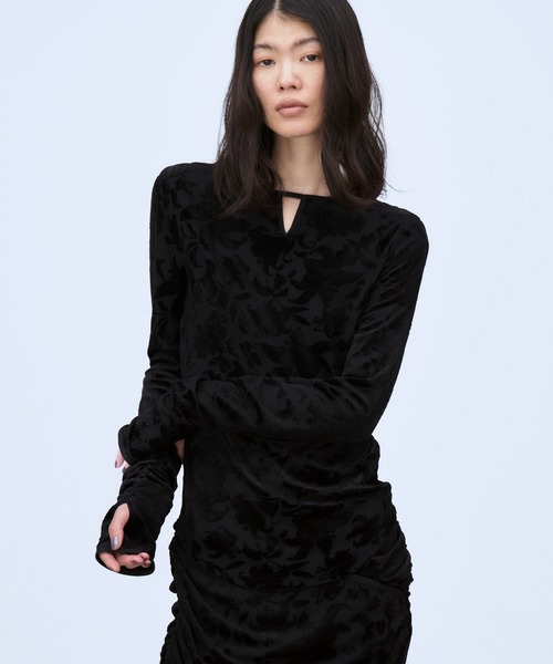 THINGS THAT MATTER(シングス ザット マター)の「VELOUR JACQUARD TOPS / ベロアジャカードトップス(Tシャツ/カットソー・レディース・ブルー/ブラック・FREE)」の12枚目の写真