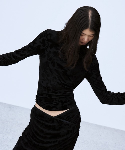 THINGS THAT MATTER(シングス ザット マター)の「VELOUR JACQUARD TOPS / ベロアジャカードトップス(Tシャツ/カットソー・レディース・ブルー/ブラック・FREE)」の15枚目の写真