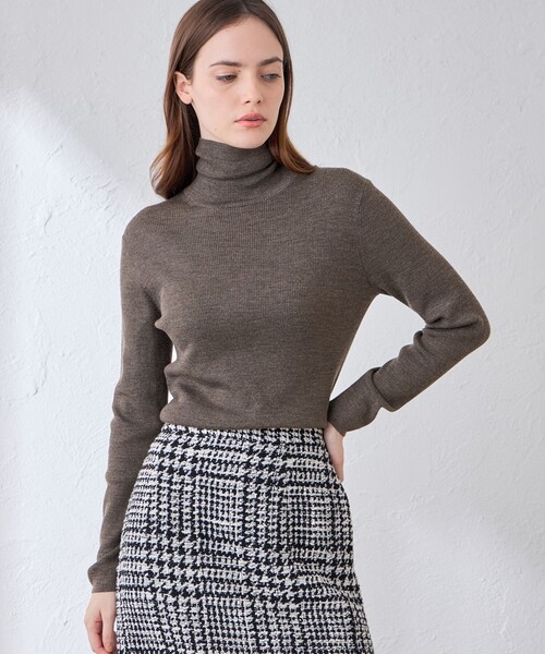 MACKINTOSH LONDON（マッキントッシュ ロンドン）の「クリアニットタートル（ニット/セーター・レディース・ライトブルー/レッド系その他3/ブルー系その他4/ブラウン系その他4/オフホワイト/ネイビー/ベージュ/ブラック・38/40）」の3枚目の写真