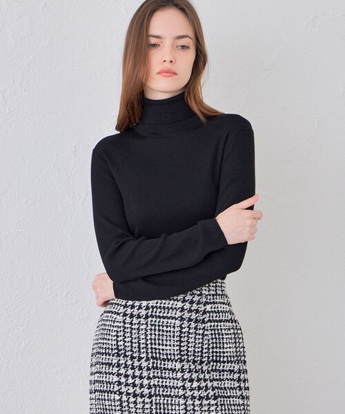 MACKINTOSH LONDON（マッキントッシュ ロンドン）の「クリアニットタートル（ニット/セーター・レディース・ライトブルー/レッド系その他3/ブルー系その他4/ブラウン系その他4/オフホワイト/ネイビー/ベージュ/ブラック・38/40）」の2枚目の写真