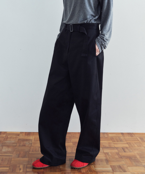 SIYAZU（シヤジュ）の「SIPT7215 ベルト付きカーブドチノパンツ_Black（その他パンツ・レディース・ブラック・SMALL/MEDIUM/LARGE）」の2枚目の写真
