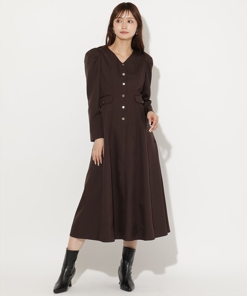 AND COUTURE(アンドクチュール)の「Vネックパフスリーブワンピース(ワンピース・レディース・ベージュ/ブラウン/ネイビー・FREE)」の1枚目の写真