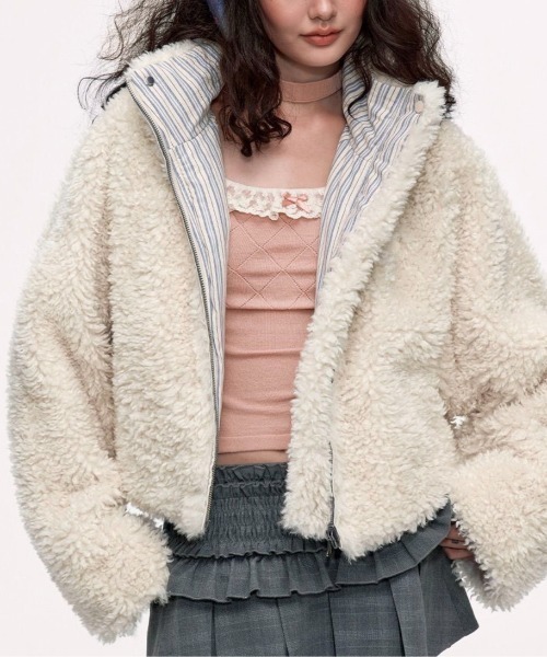 Teem Store(チームストア)の「【リバーシブル】ストライプキルティング ボアパイピングショートブルゾン(ダウンジャケット/コート・レディース・ブルー・M)」の3枚目の写真