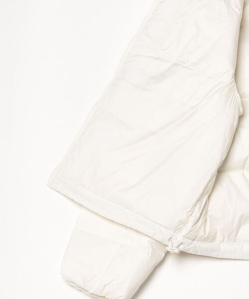 Calvin Klein(カルバン・クライン)の「Calvin Klein (カルバンクライン)Essential MW Short Down Puffer(その他アウター・レディース・ブラック/ホワイト・M/S)」の5枚目の写真