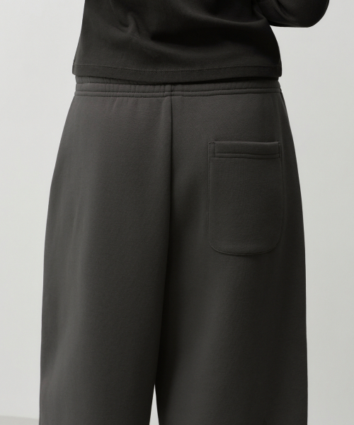 MUSINSA STANDARD WOMAN（ムシンサスタンダードウーマン）の「ウィメンズ起毛カーブドスウェットパンツ[ガンメタル]（その他パンツ・レディース・その他・LARGE/MEDIUM/SMALL/X-SMALL）」の4枚目の写真